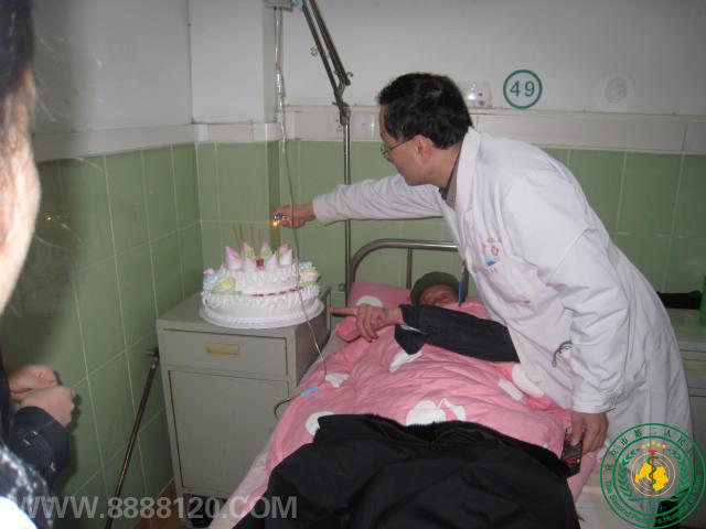 ʥȺҽʦ򵰸Ϊ꿹Ӣαף٣