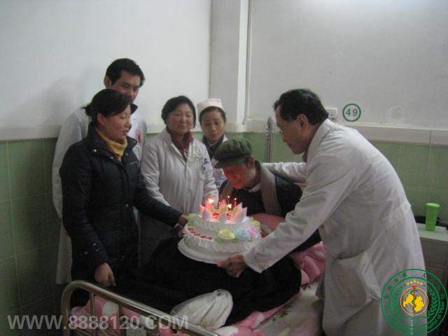 ʥȺҽʦ򵰸Ϊ꿹Ӣαף٣