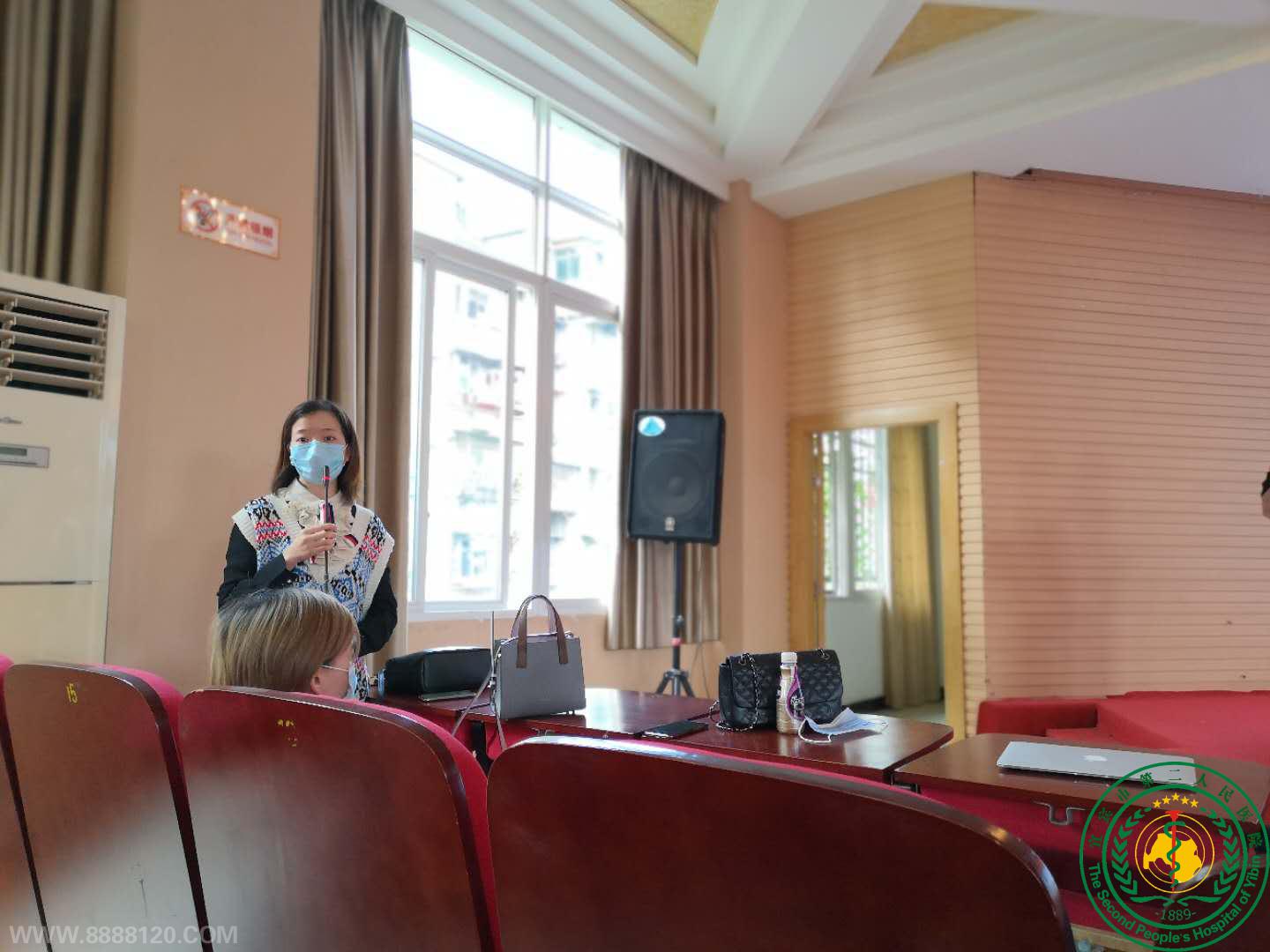 ���ʵ´��á�Ӣ����ѵ������ڹ������������ѧ��