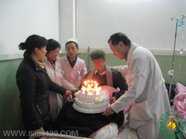 ʥȺҽʦ򵰸Ϊ꿹Ӣαף٣