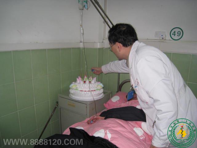 ʥȺҽʦ򵰸Ϊ꿹Ӣαף٣